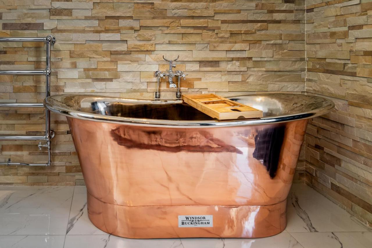 Relax In Super Size Copper Tub - 2 Bedroom Villa Inverness Dış mekan fotoğraf